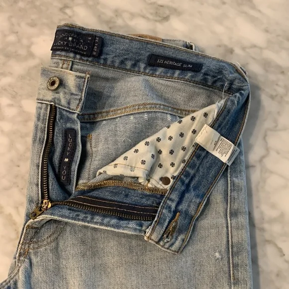 Lucky brand slim distressed light wash jean, 29”x32”